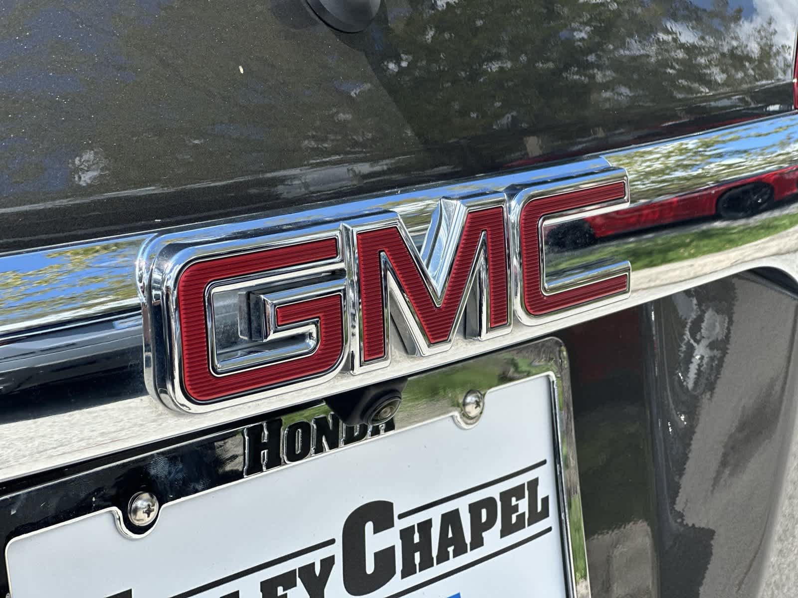 Used 2019 GMC Acadia Denali w/ Technology Package FWD image 10