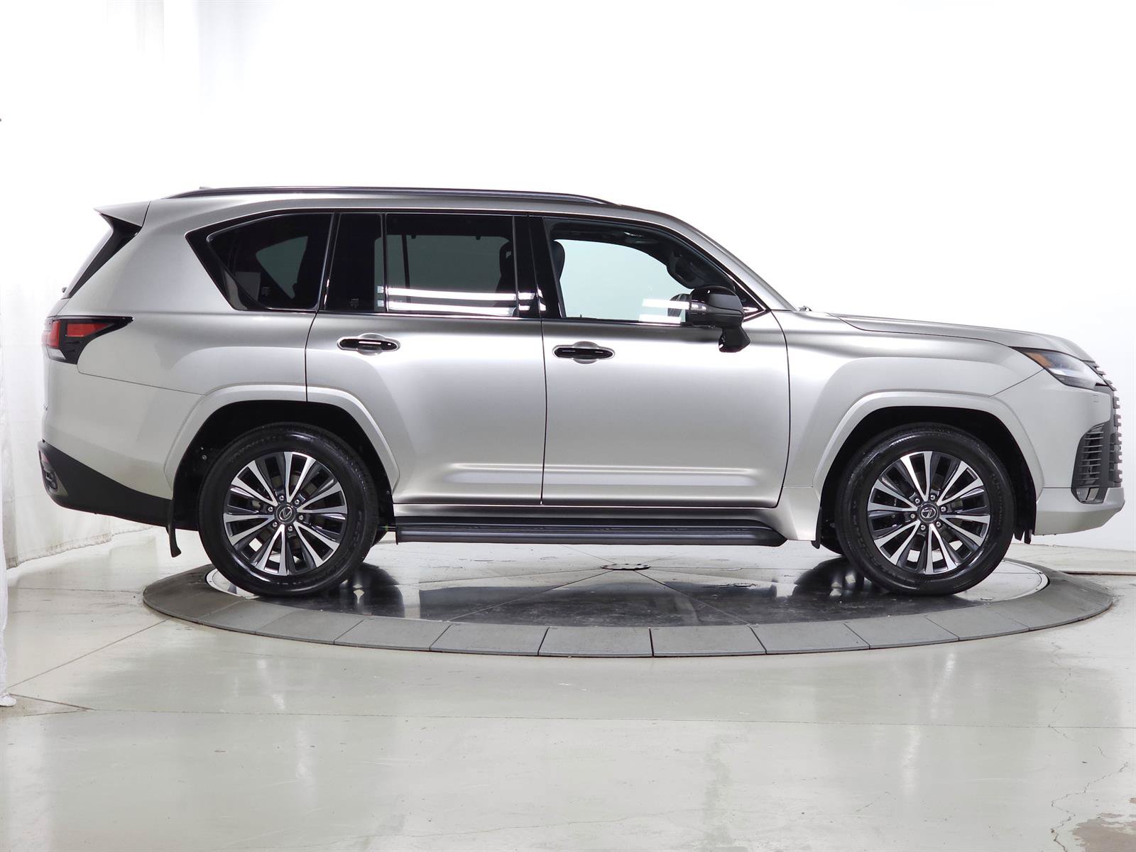 Certified 2025 Lexus LX 600 4WD w/ Interior Upgrade Package image 10