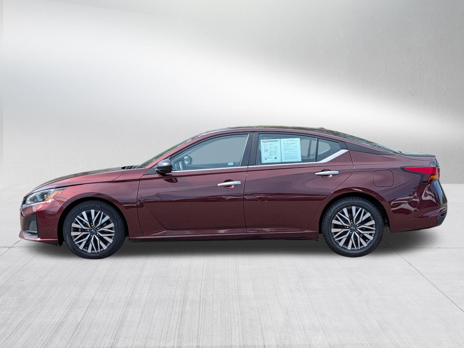 Used 2024 Nissan Altima 2.5 SV FWD image 4