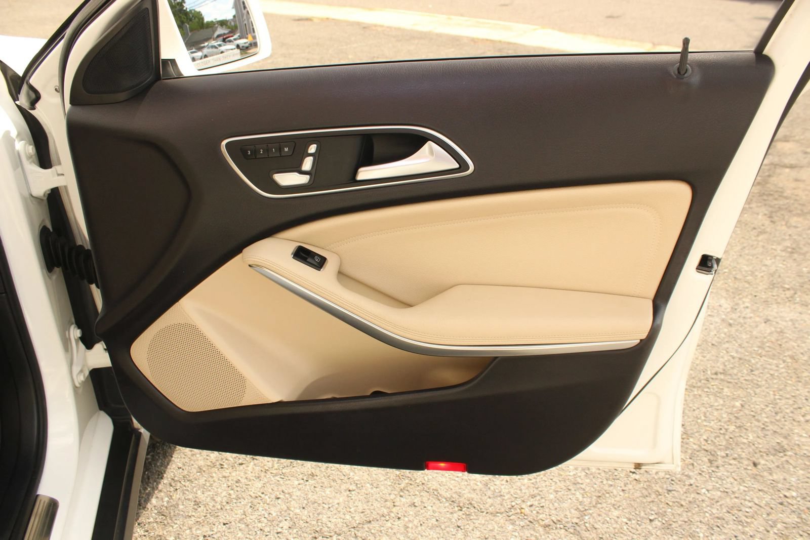 Used 2020 Mercedes-Benz GLA 250 4MATIC w/ Premium Package image 28