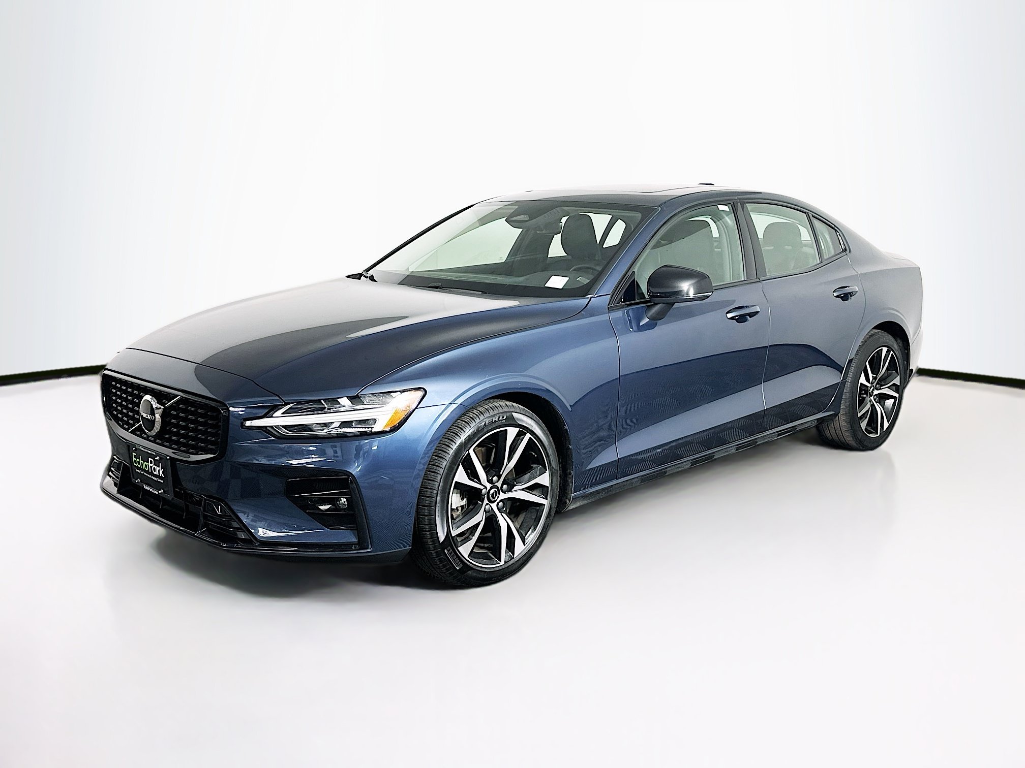 Used 2024 Volvo S60 B5 Core FWD image 3