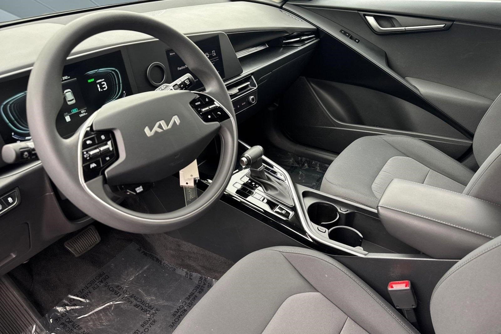 Used 2024 Kia Niro LX FWD image 4