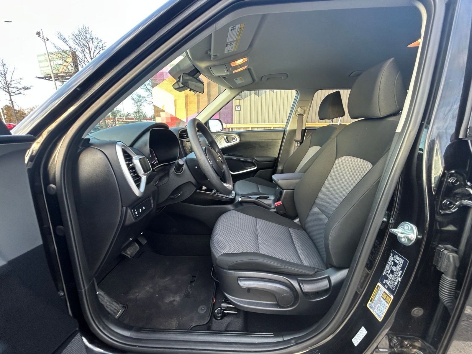 Used 2025 Kia Soul LX w/ LX Technology Package image 27