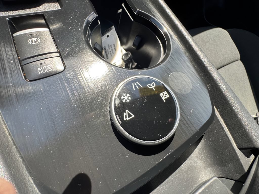 Used 2024 Nissan Rogue S AWD/4WD image 29