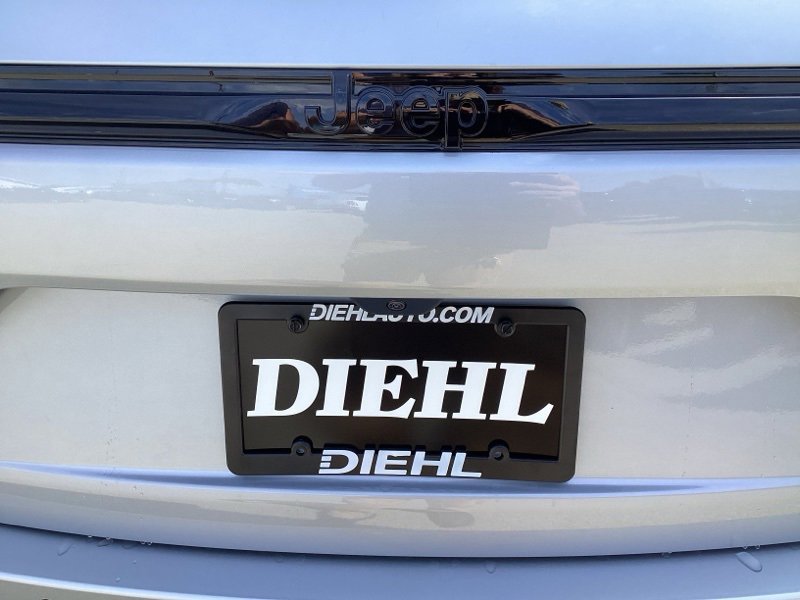 New 2025 Jeep Grand Cherokee Altitude image 11