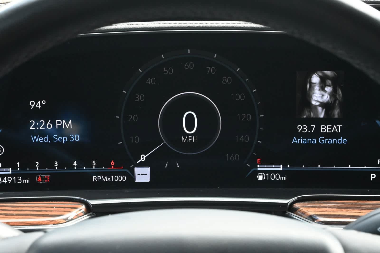 Used 2024 Cadillac Escalade Luxury RWD image 12