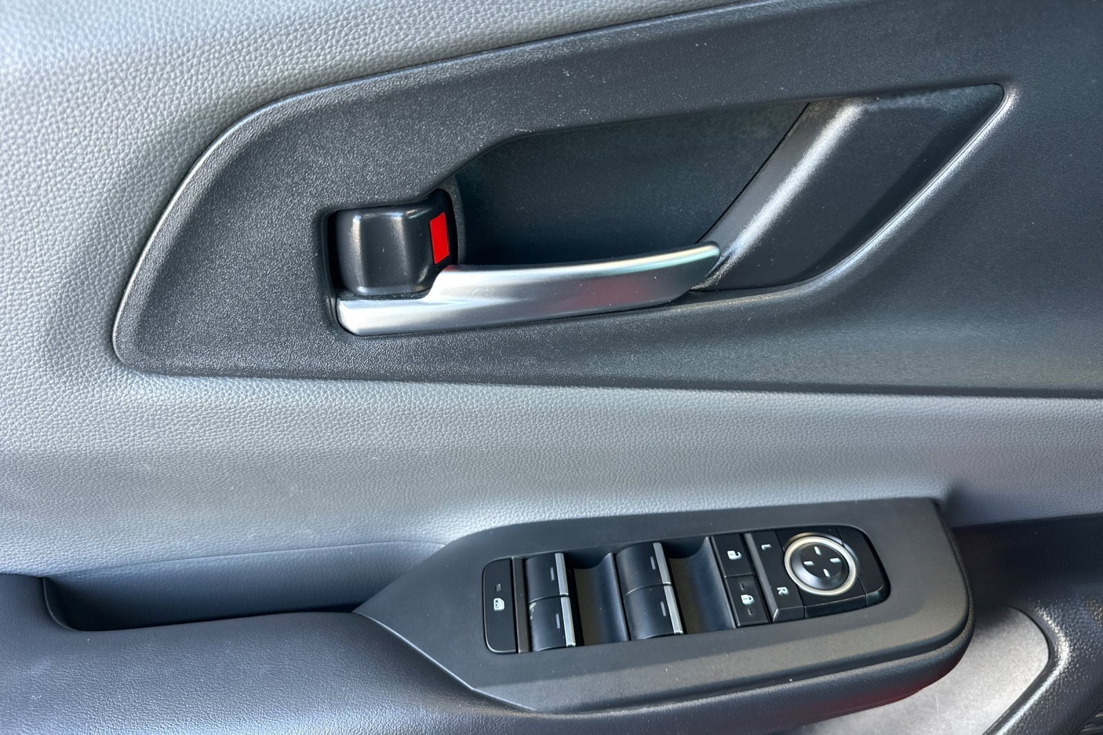 Used 2024 Toyota Prius XLE FWD image 10