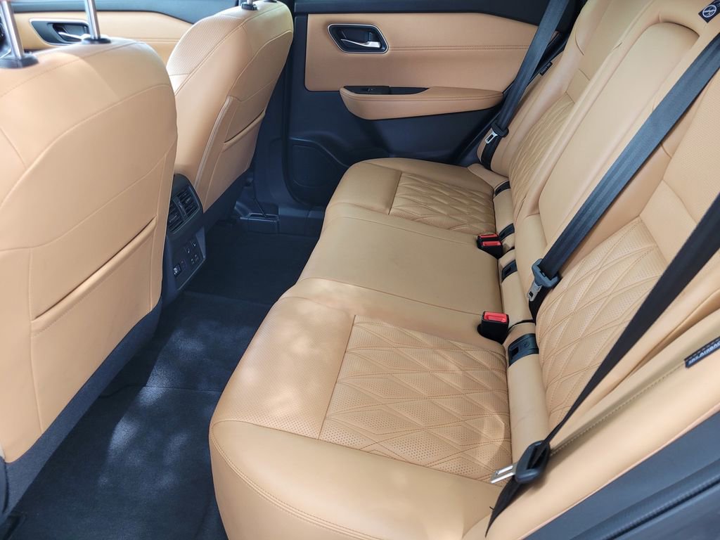 Used 2023 Nissan Rogue Platinum w/ Platinum Premium Package image 10