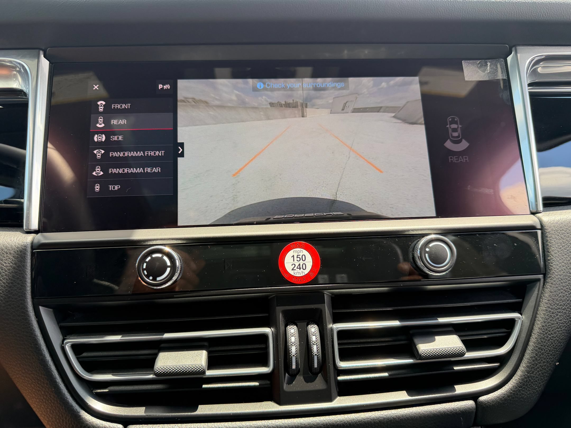 Certified 2026 Porsche Macan AWD/4WD image 27