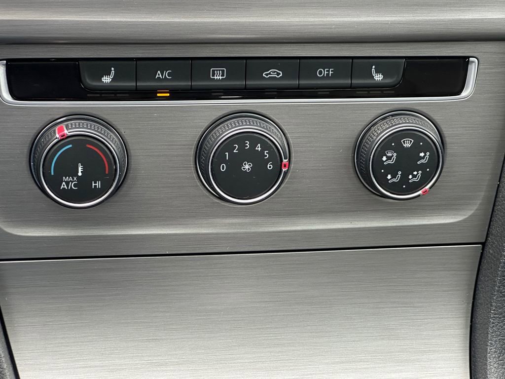 Used 2016 Volkswagen Golf SE image 15