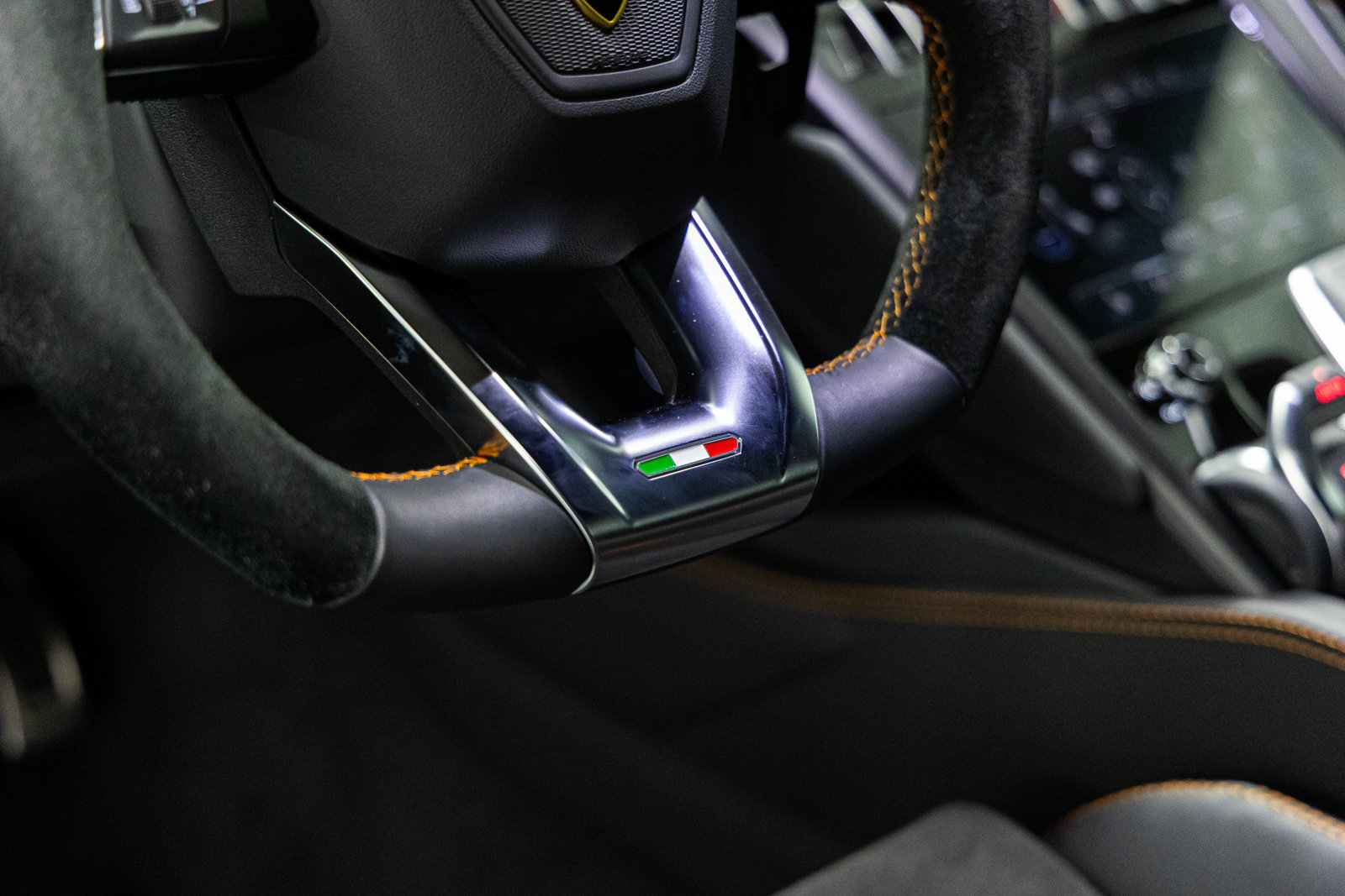 Used 2022 Lamborghini Urus AWD/4WD image 33