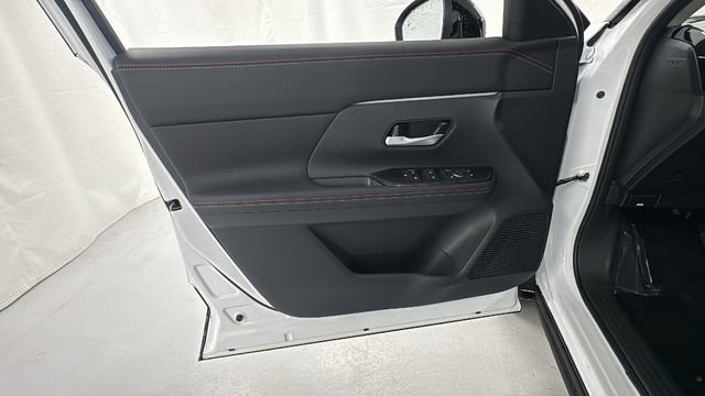 New 2026 Nissan Kicks SR w/ Cold Weather Package AWD/4WD image 18