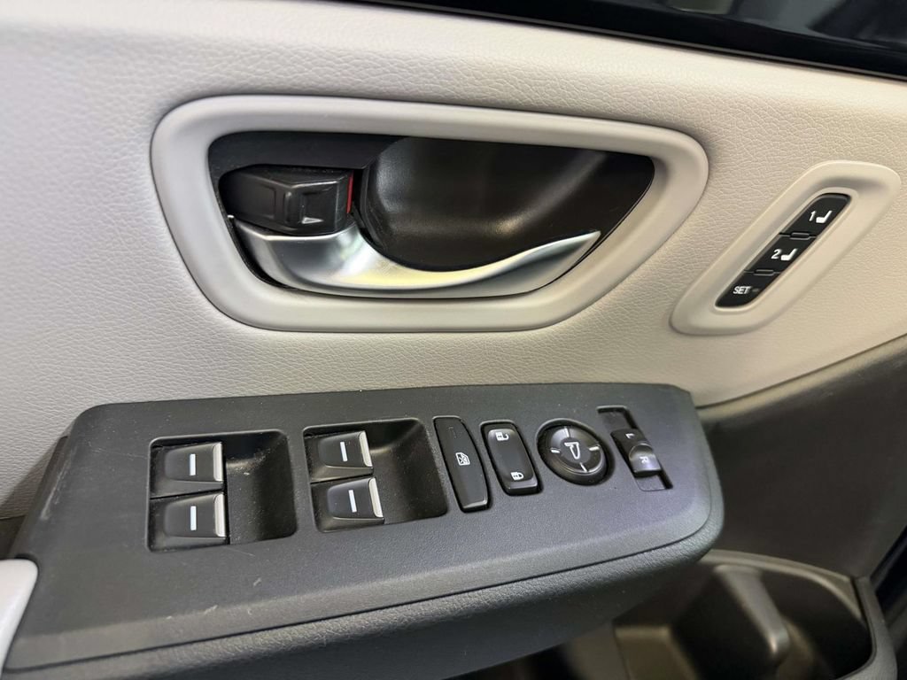 Used 2025 Honda Pilot EX-L image 7