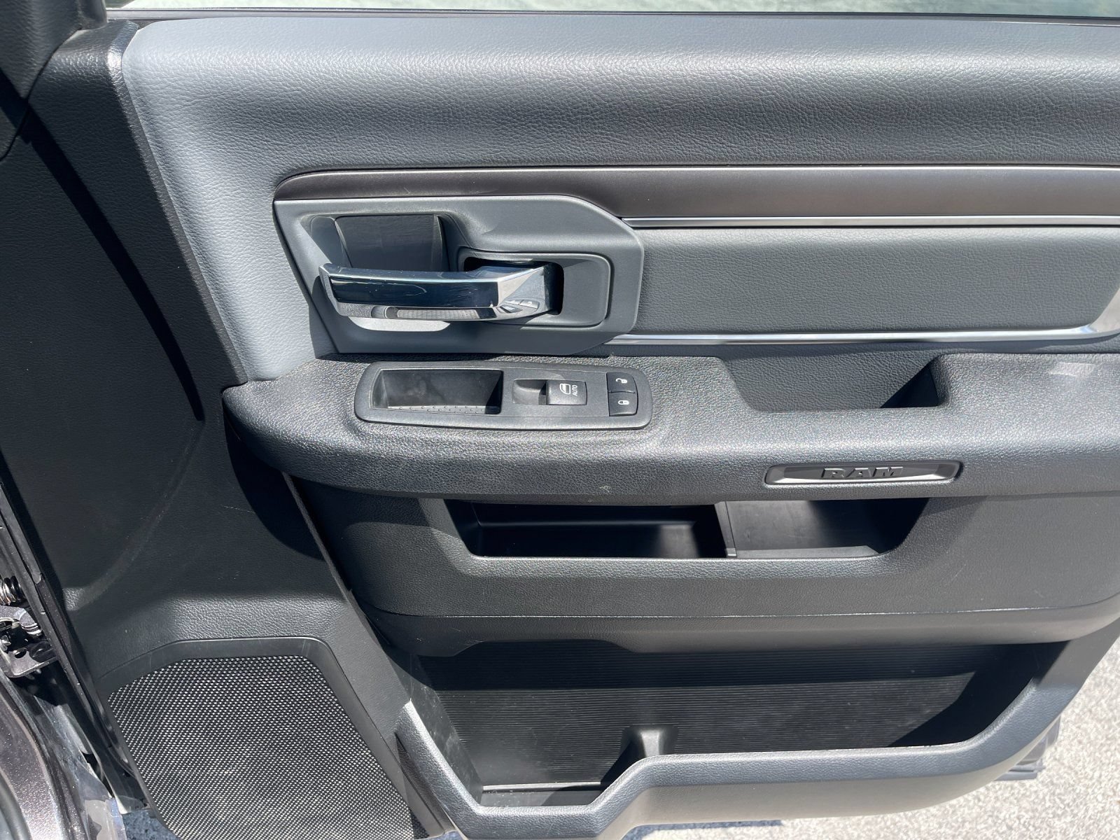 Used 2023 RAM 1500 Classic SLT AWD/4WD image 18
