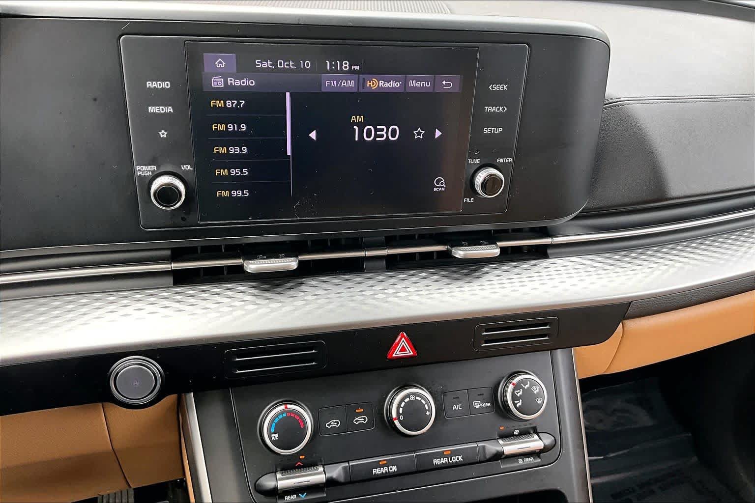Used 2022 Kia Carnival LX FWD image 32