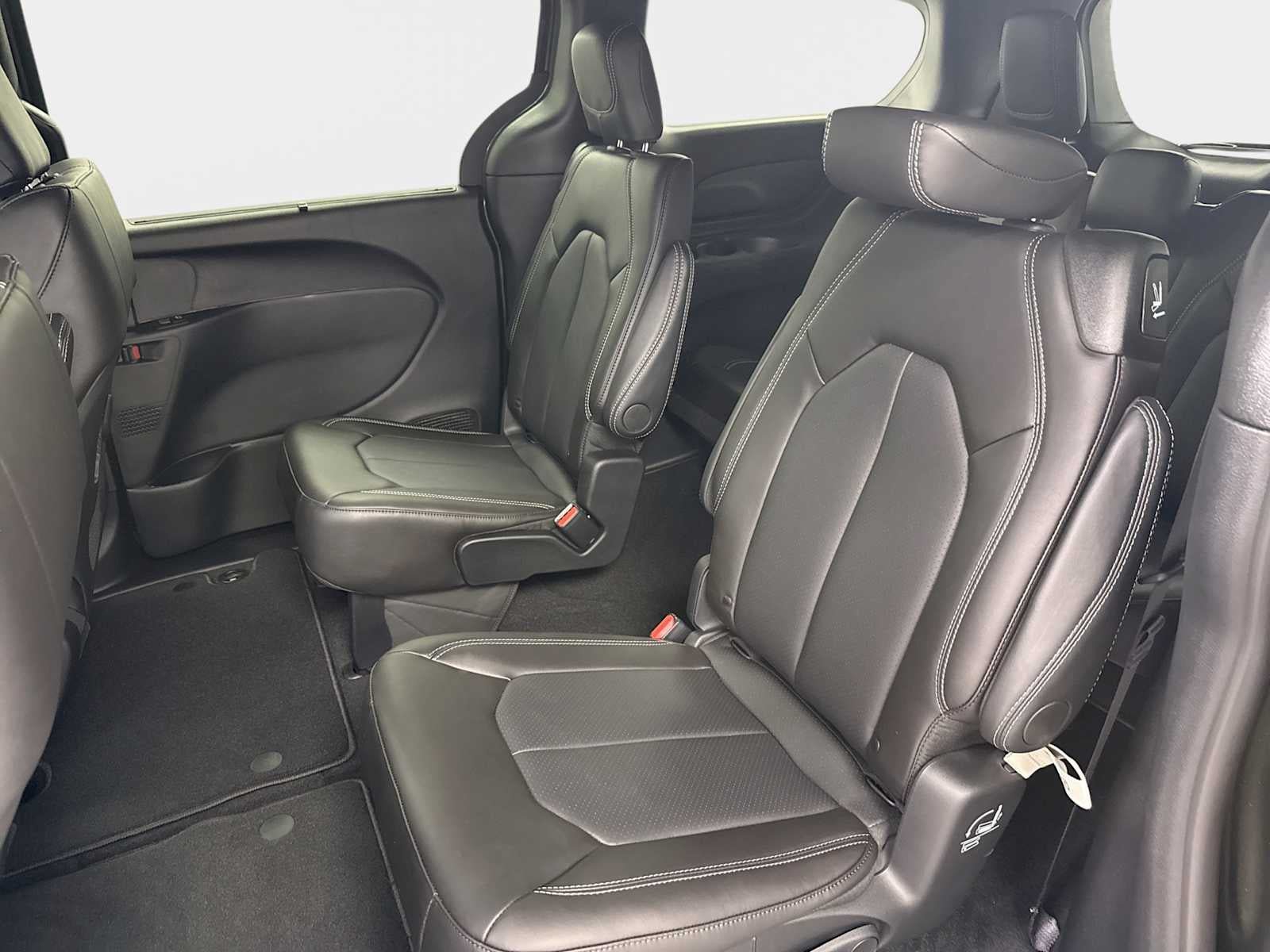 New 2027 Chrysler Pacifica Select FWD image 23