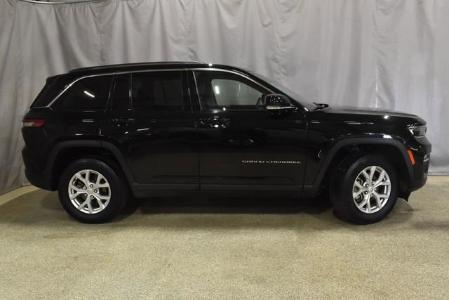Used 2023 Jeep Grand Cherokee Limited image 3