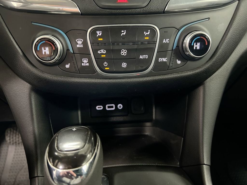 Used 2020 Chevrolet Equinox LT w/ Driver Convenience Package image 16