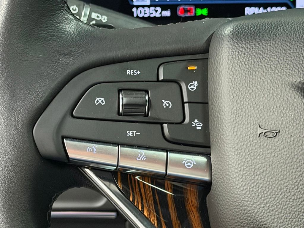 Used 2024 Cadillac Escalade ESV Premium Luxury image 48