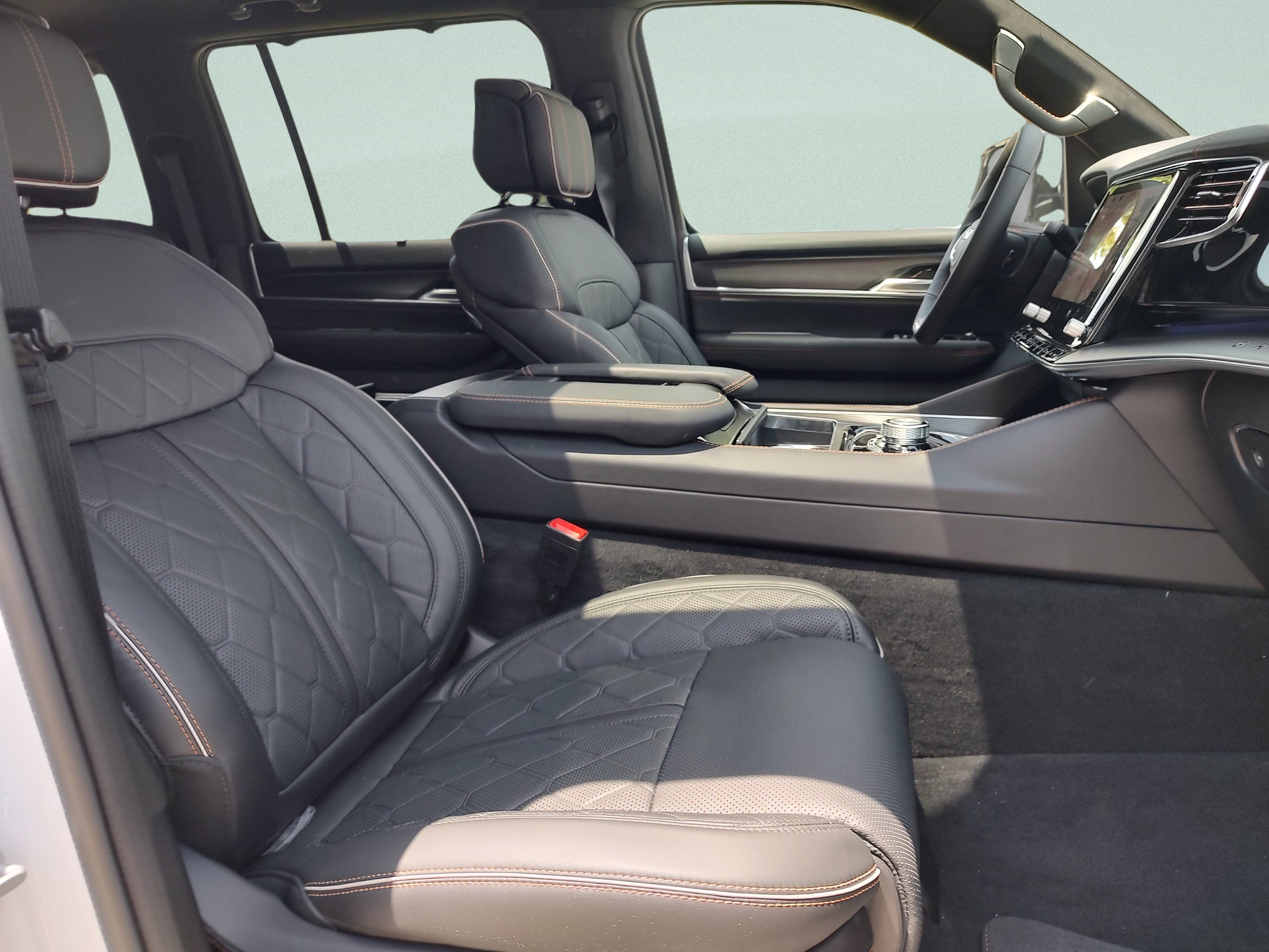 New 2026 Jeep Grand Wagoneer L Summit AWD/4WD image 31