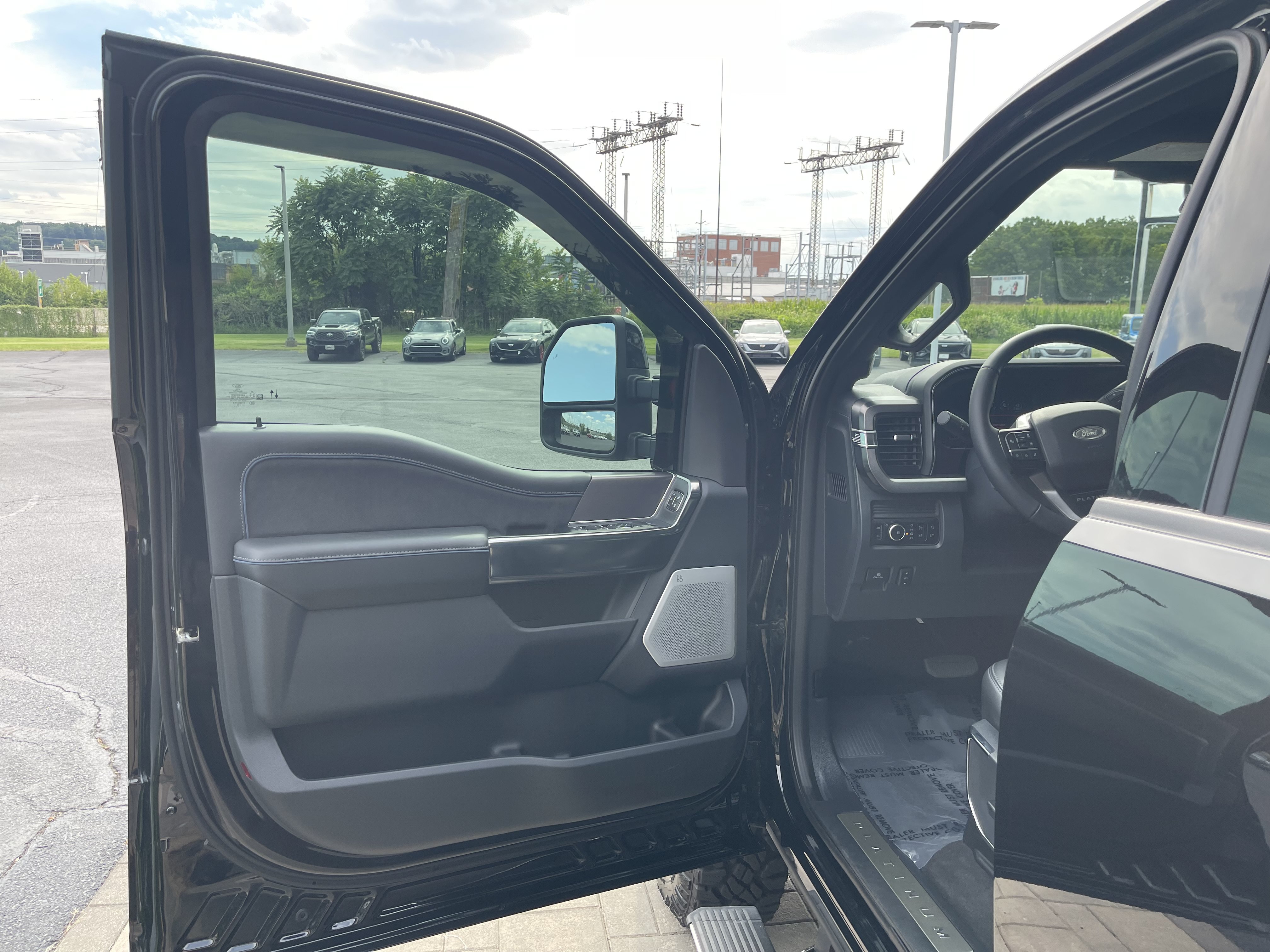 Used 2026 Ford F350 Platinum w/ Tremor Off-Road Package AWD/4WD image 18