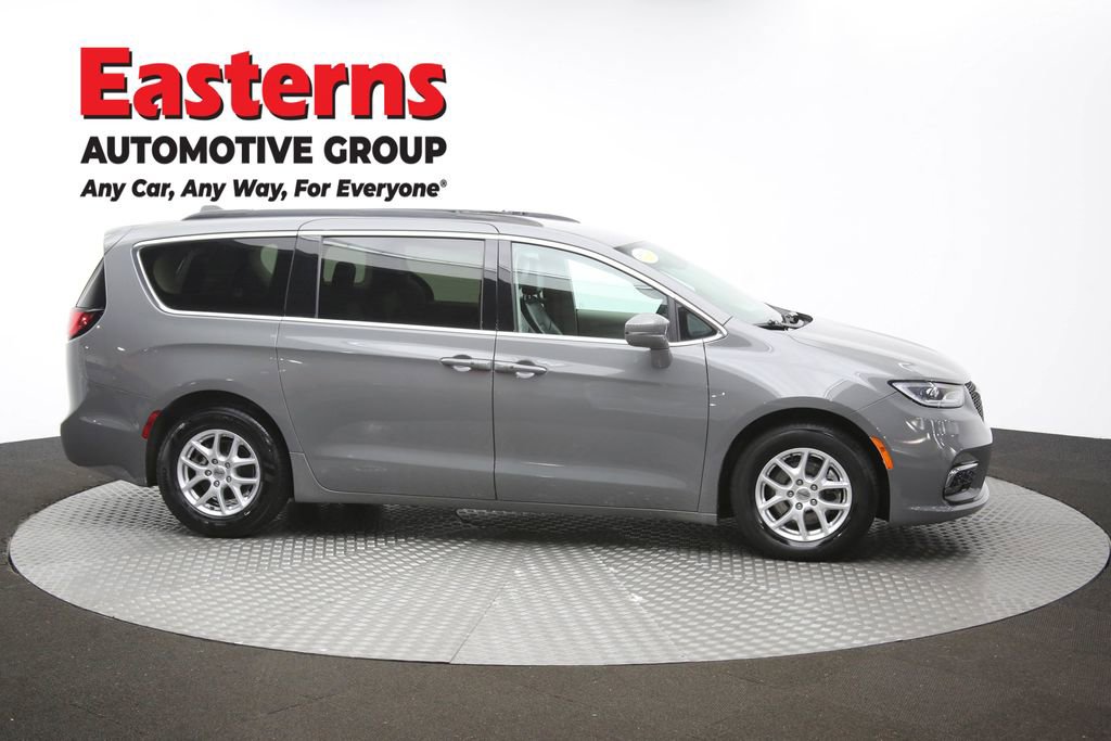 Used 2022 Chrysler Pacifica Touring-L image 47