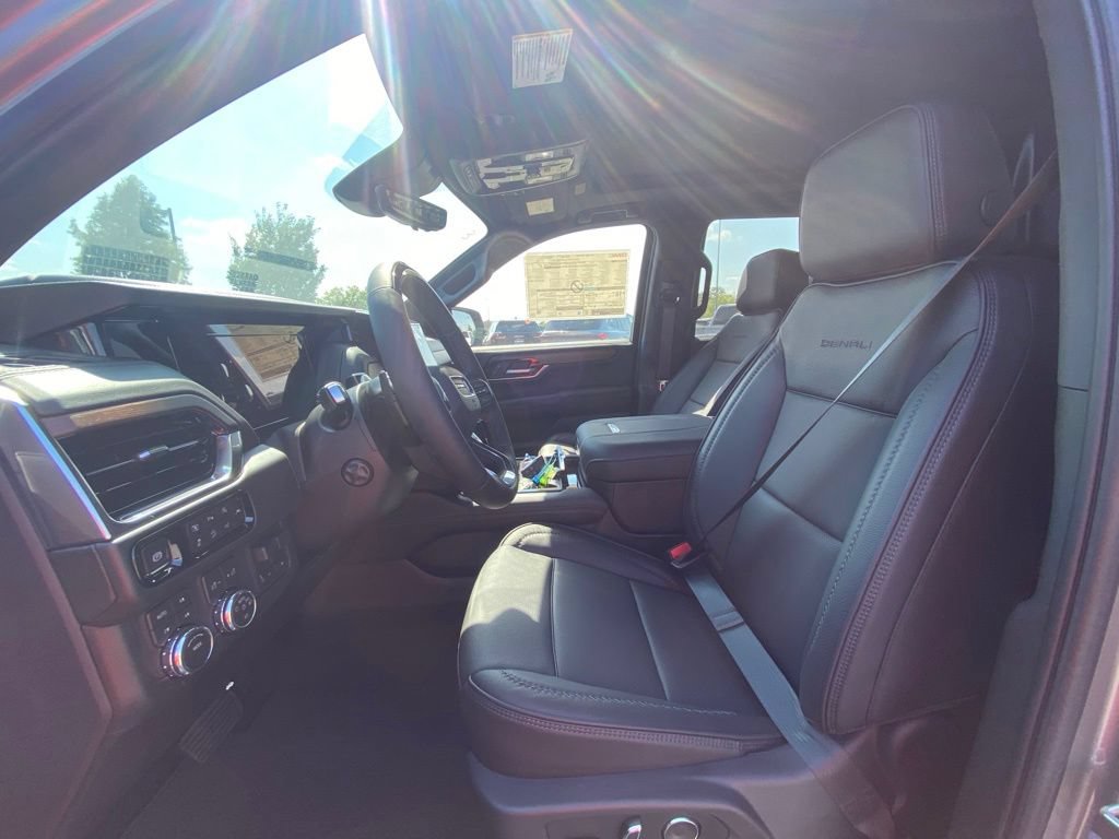 New 2026 GMC Yukon Denali w/ Advanced Technology Package AWD/4WD image 14