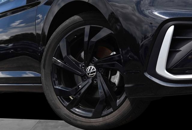 Certified 2025 Volkswagen Jetta SE w/ Sunroof Package FWD image 3
