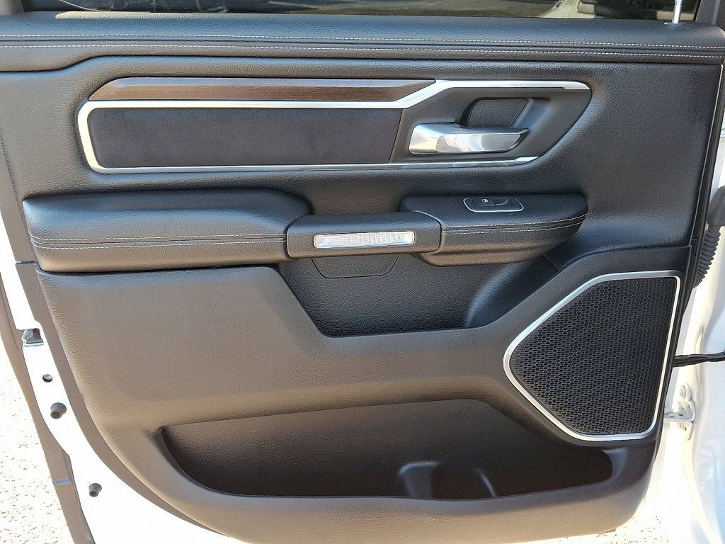Used 2022 RAM 1500 Laramie AWD/4WD image 18