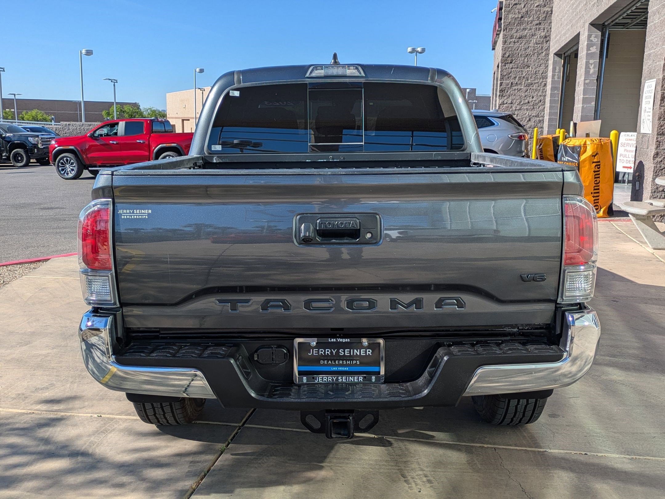Used 2023 Toyota Tacoma TRD Off-Road w/ Black Out Package (TMS) AWD/4WD image 4