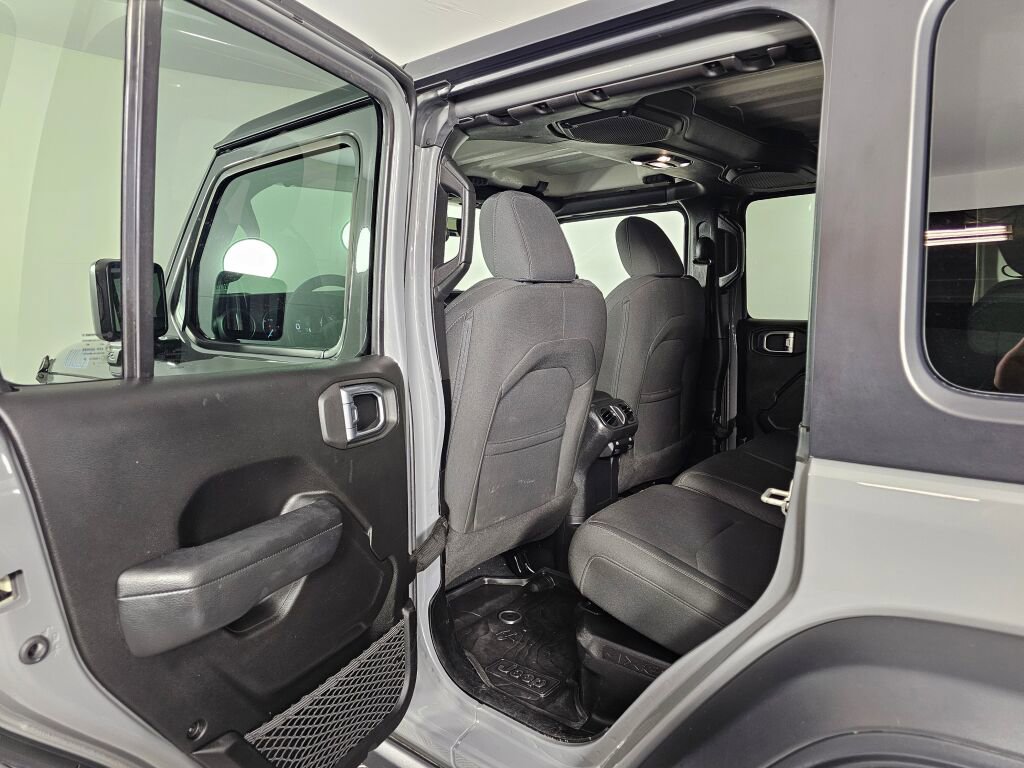 Used 2023 Jeep Wrangler Unlimited AWD/4WD image 33
