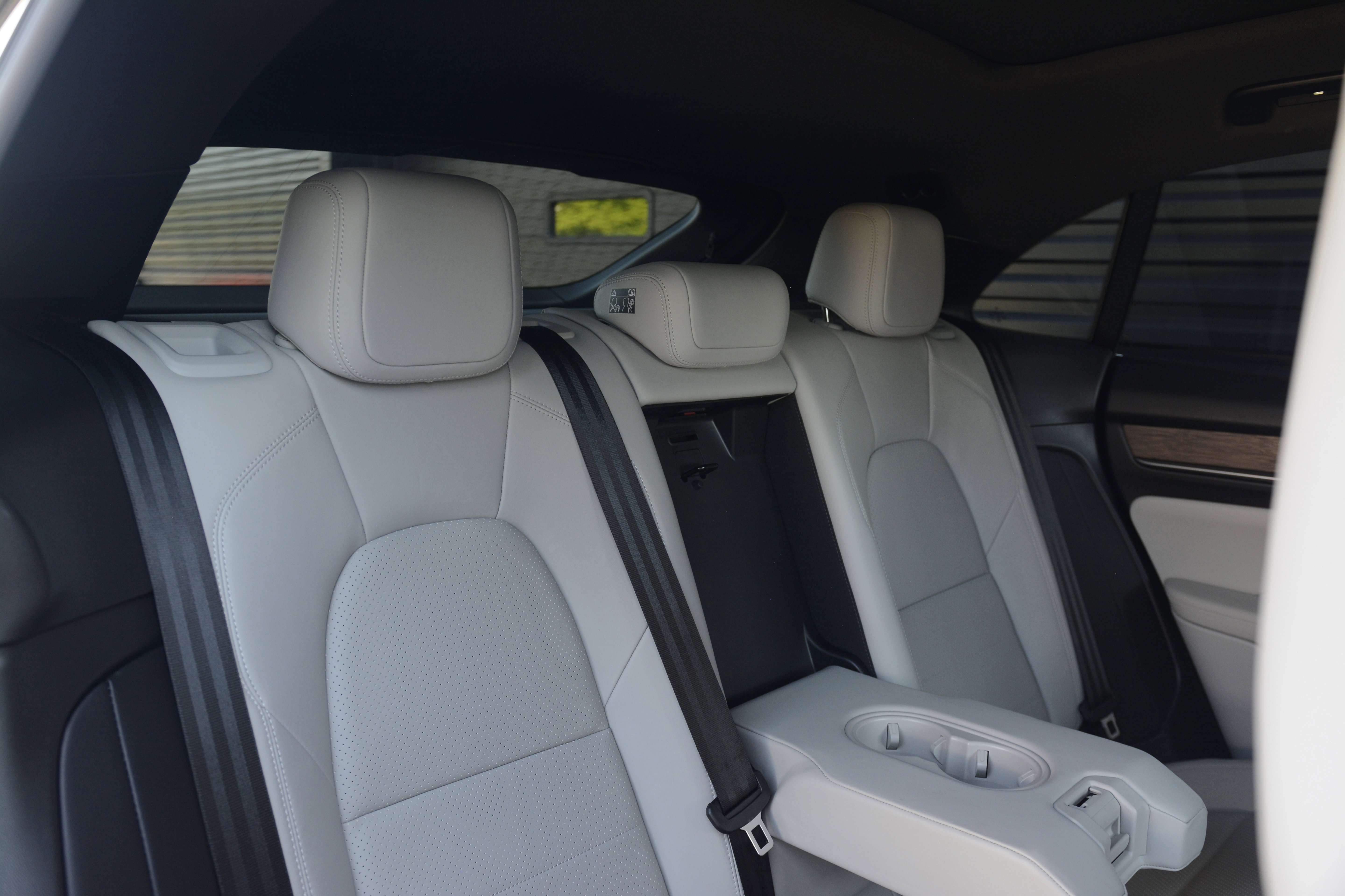 Certified 2025 Porsche Macan 4S Electric AWD/4WD image 34