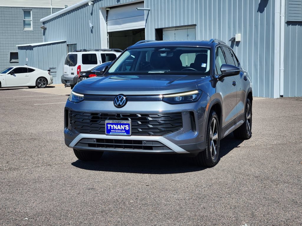 Certified 2025 Volkswagen Tiguan SE AWD/4WD image 3