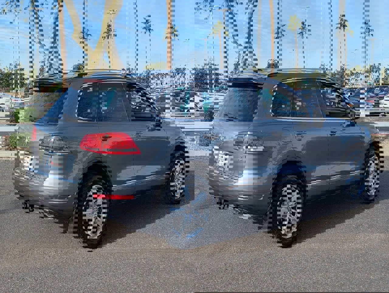 Used 2014 Volkswagen Touareg TDI image 8