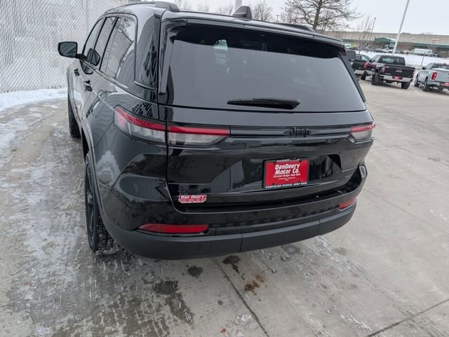 Used 2023 Jeep Grand Cherokee Altitude image 21