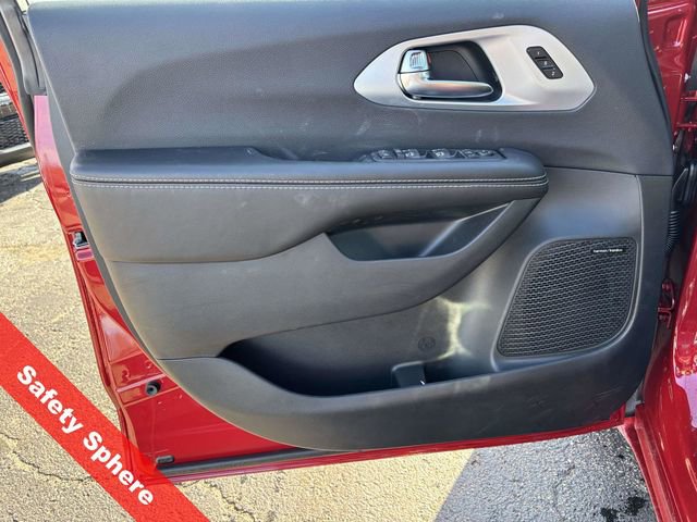 New 2026 Chrysler Pacifica Limited w/ Uconnect Theater Family Group image 23