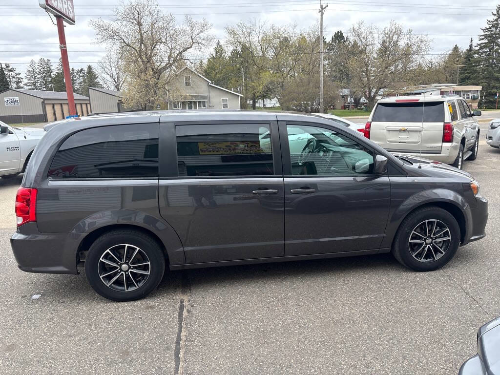 Used 2018 Dodge Grand Caravan SXT w/ Blacktop Package FWD image 5