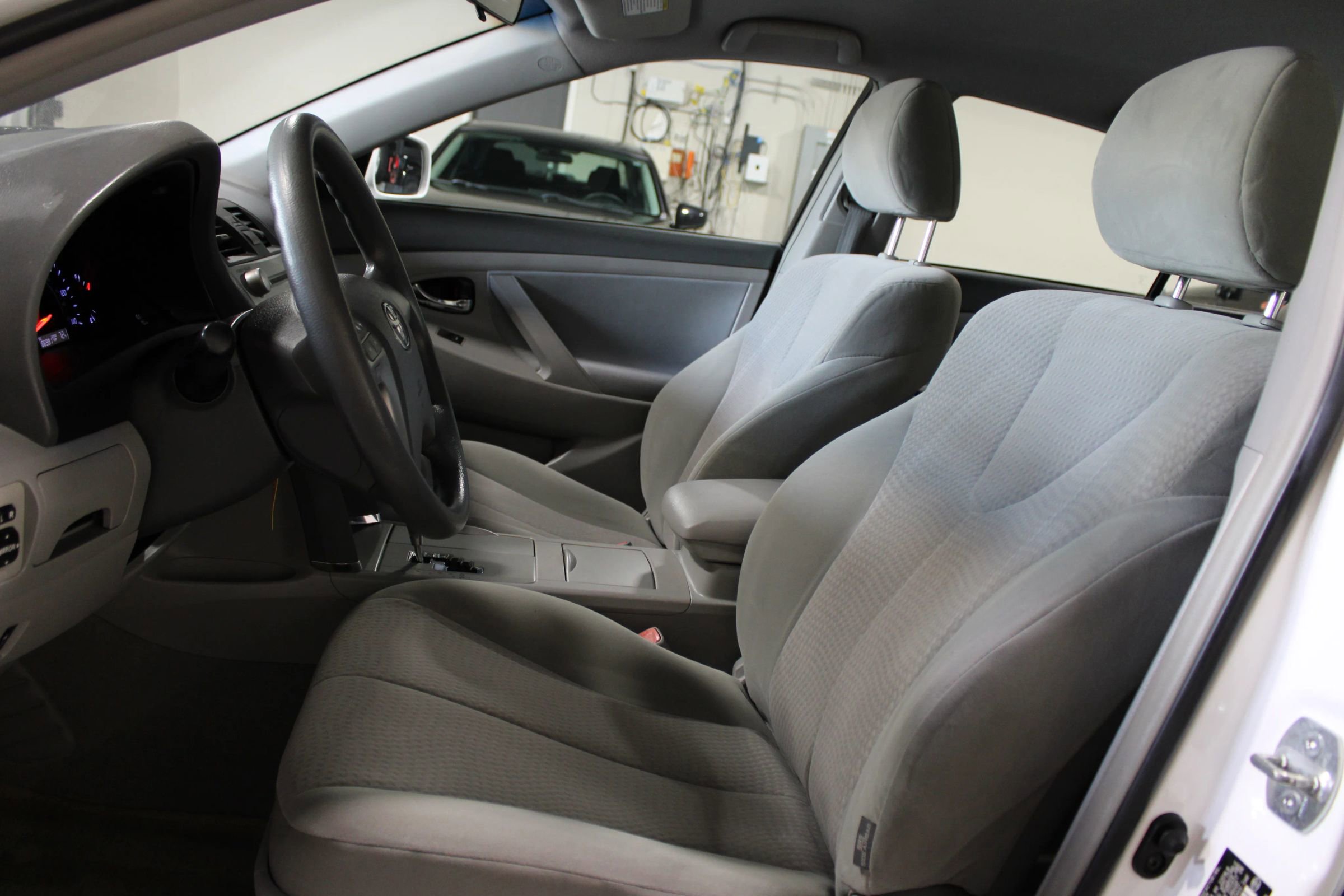 Used 2010 Toyota Camry LE image 18