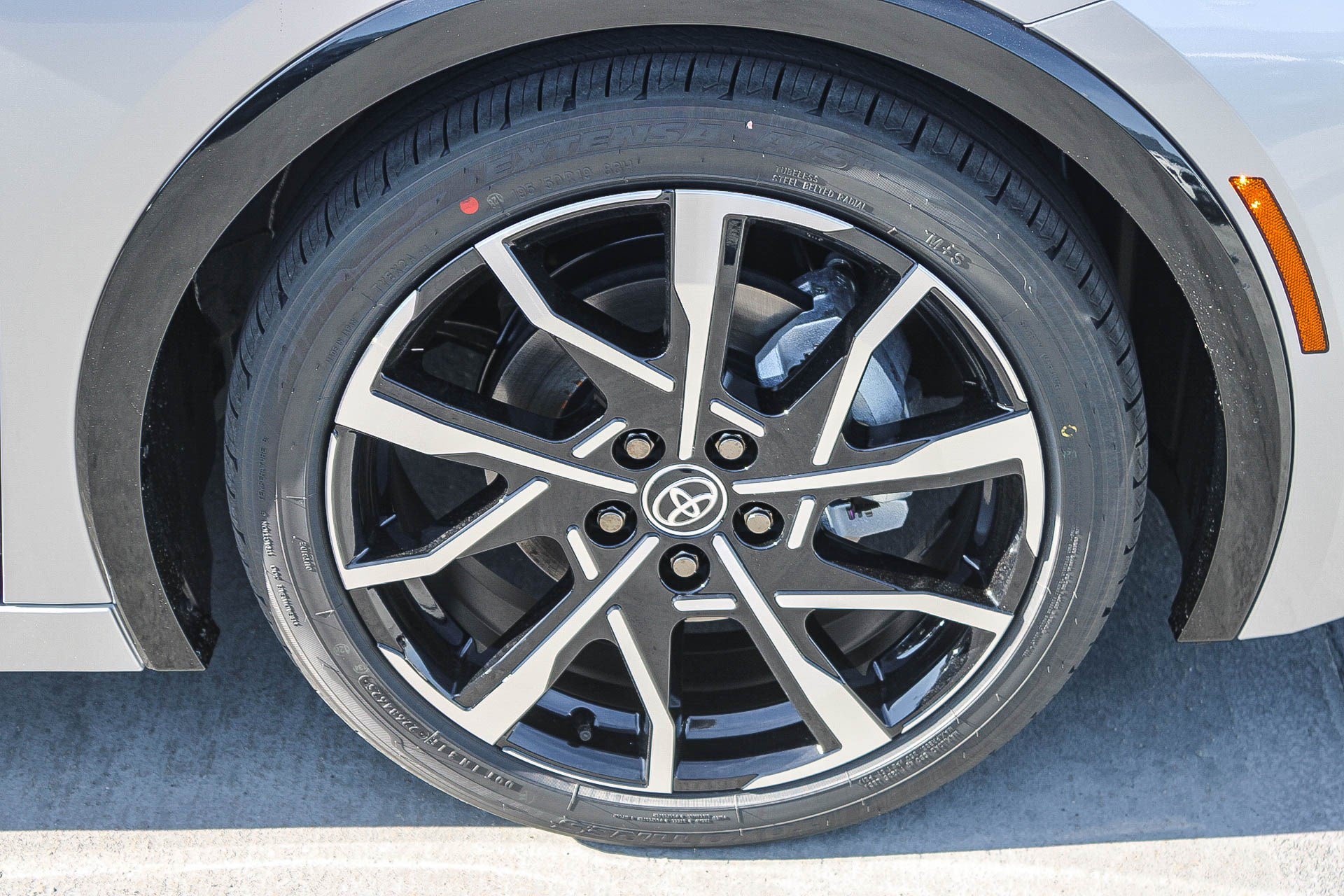 New 2026 Toyota Prius Plug-In Hybrid FWD image 11