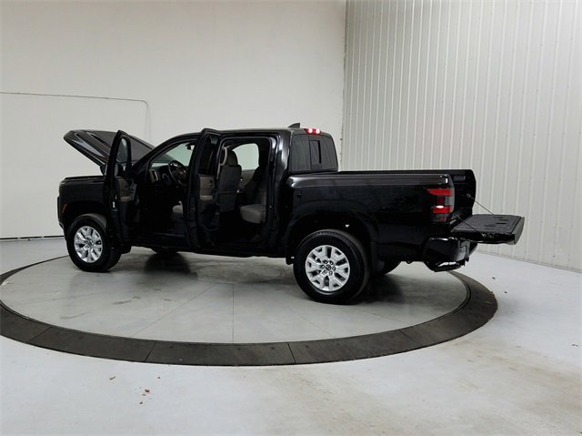 Used 2022 Nissan Frontier SV w/ Graphics Package image 13