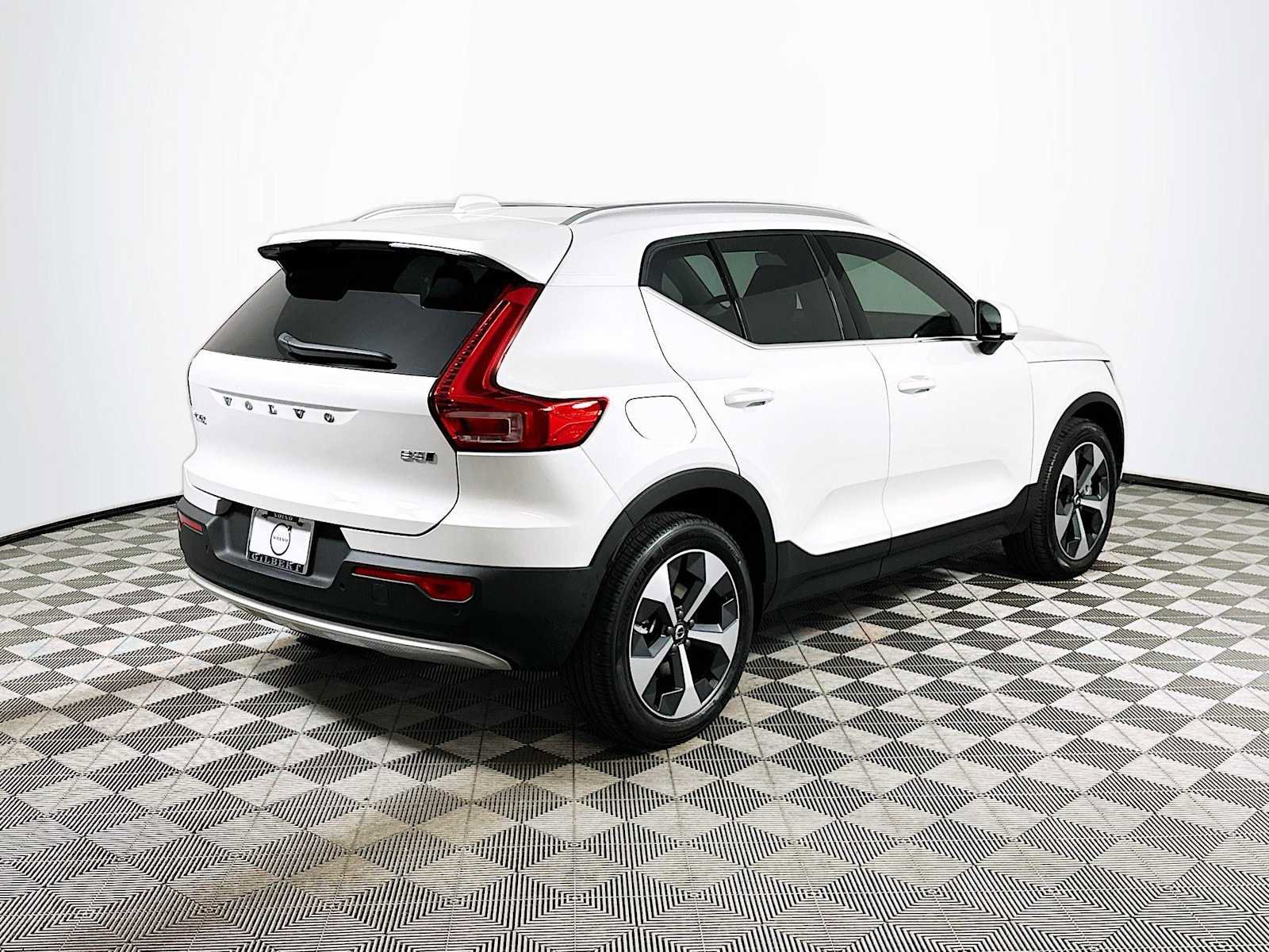 Certified 2025 Volvo XC40 B5 Core w/ Protection Package Premier image 7