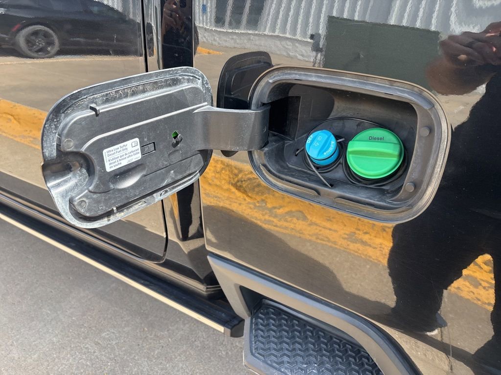 Used 2023 GMC Sierra 2500 Denali w/ Denali Black Diamond Edition image 12