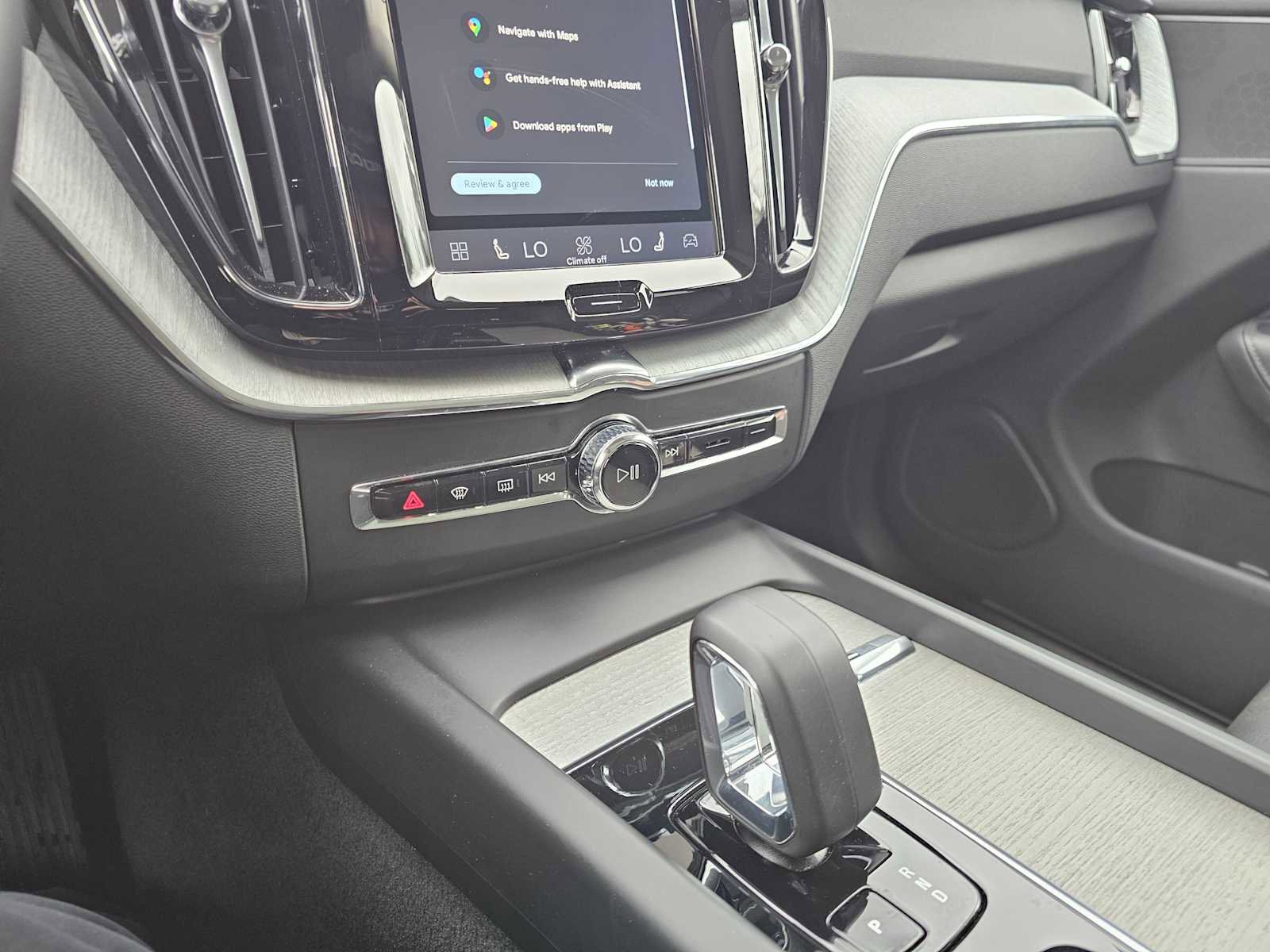 Certified 2025 Volvo XC60 B5 Plus AWD/4WD image 27