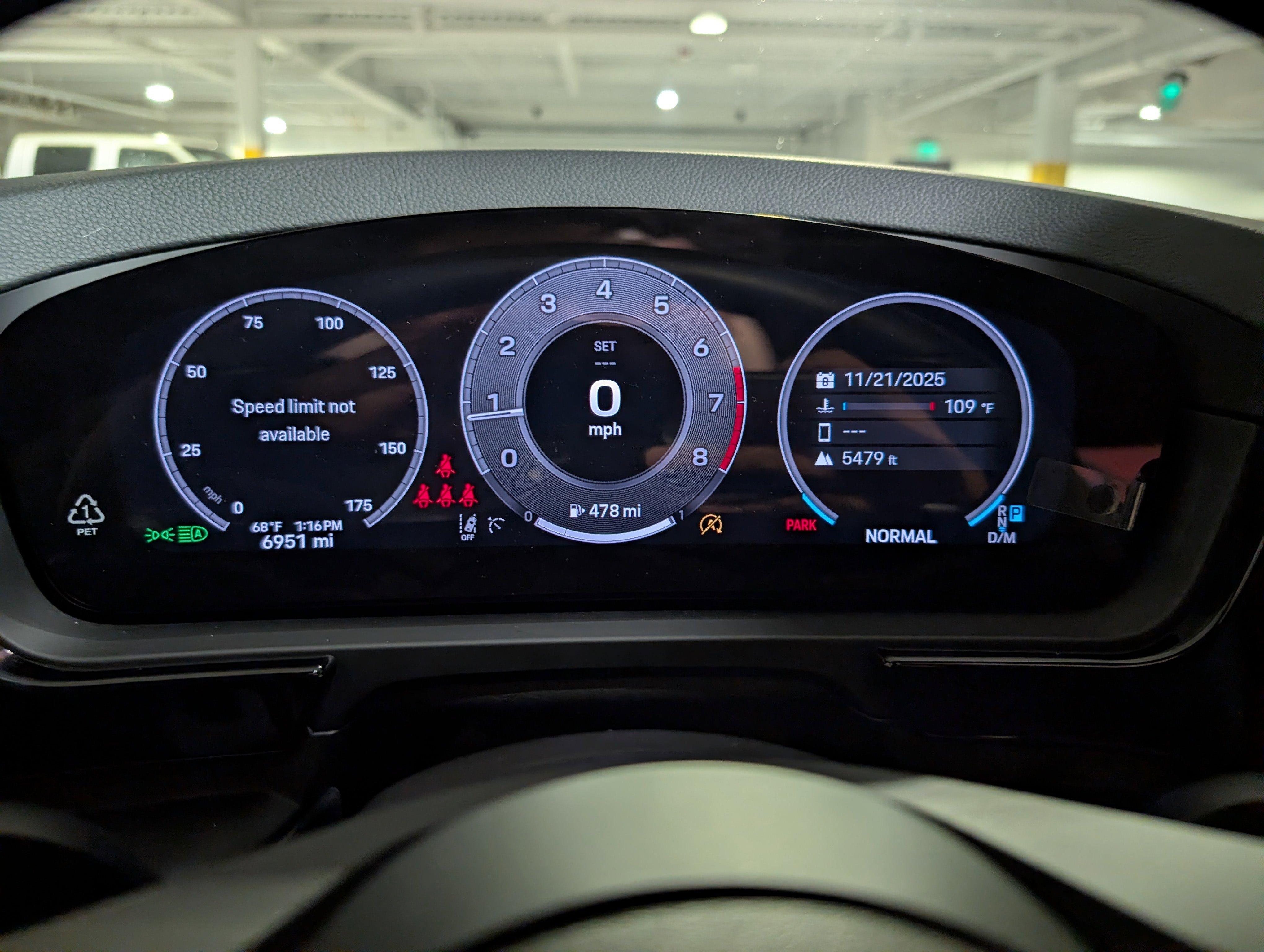 Used 2025 Porsche Cayenne image 34