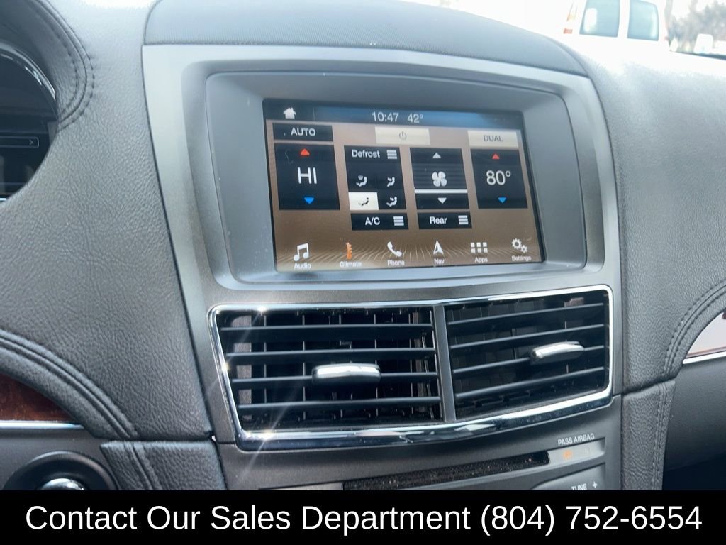 Used 2019 Lincoln MKT AWD image 17