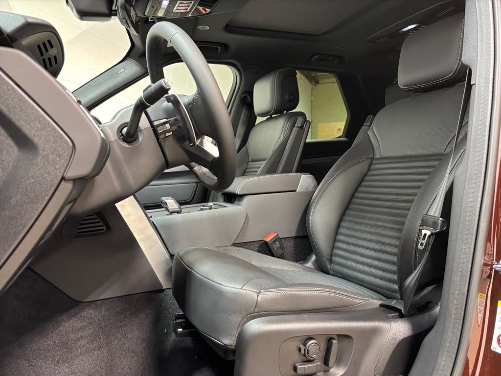 New 2026 Land Rover Discovery Limited Edition AWD/4WD image 23