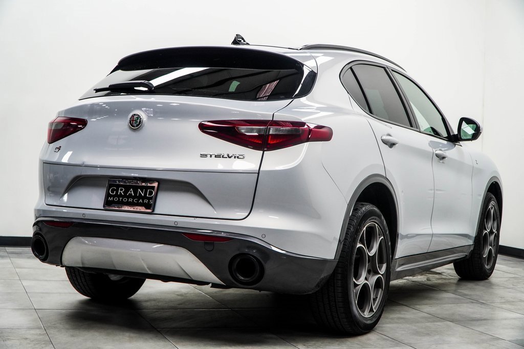 Used 2023 Alfa Romeo Stelvio Ti image 12