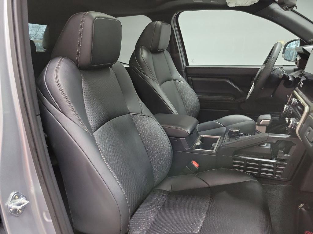 Used 2025 Toyota Tacoma Limited image 24