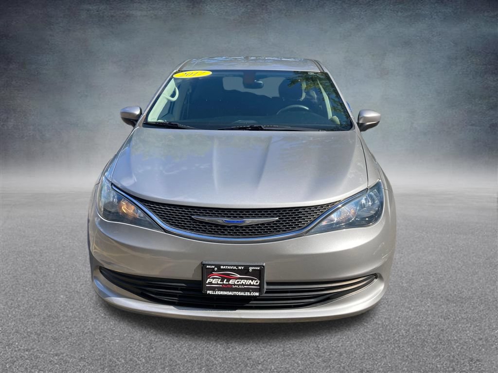 Used 2017 Chrysler Pacifica Touring FWD image 11