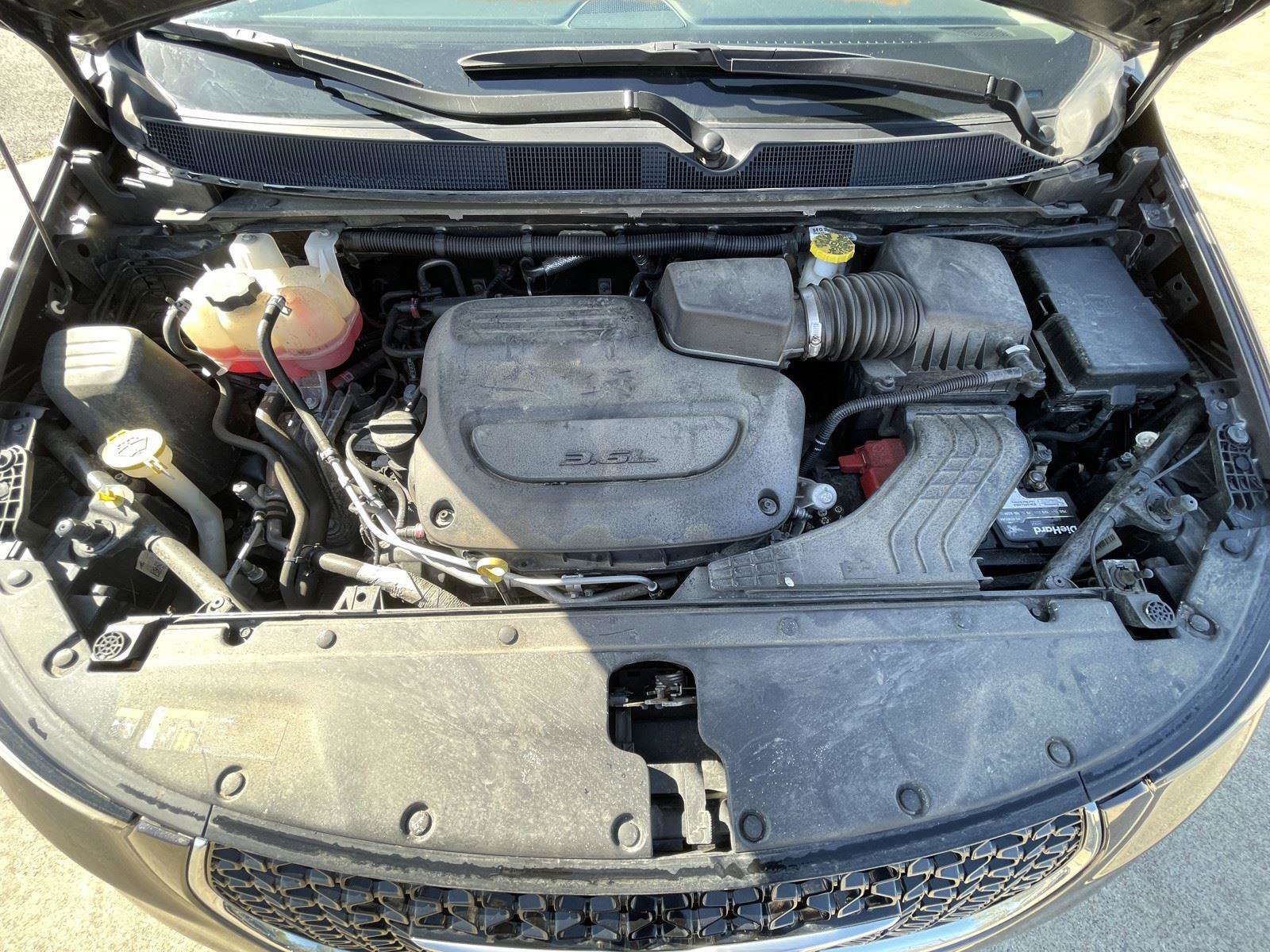 Used 2023 Chrysler Pacifica Touring-L image 52